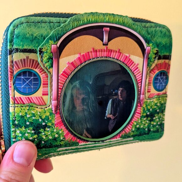 ﾟ｡⋆ Lord of the Rings Wallet from Loungefly ⋆｡ ﾟ - Picture 5 of 6